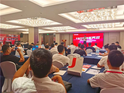 佳歌集成灶八月峰會(huì)首站告捷，濟(jì)南財(cái)富峰會(huì)滿帆啟航，引領(lǐng)建材家居新潮流